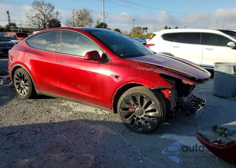 2025 Tesla Model Y z USA, uszkodzony, nr VIN 7SAYGDEF3SA338726